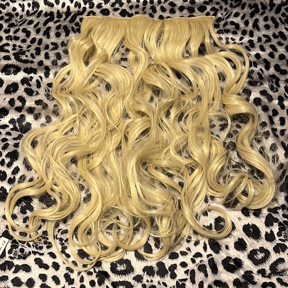 Clip in hair extension 1 piece w 5 clips for placement color is platinum blonde - Picture 3 of 6